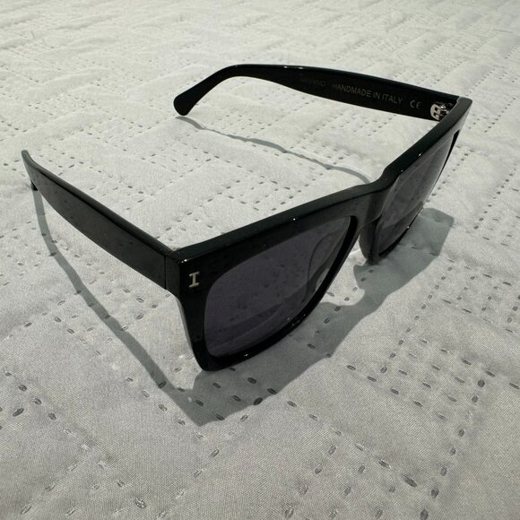 Illesteva Los Feliz Sunglasses - Black/Grey - Picture 5 of 14